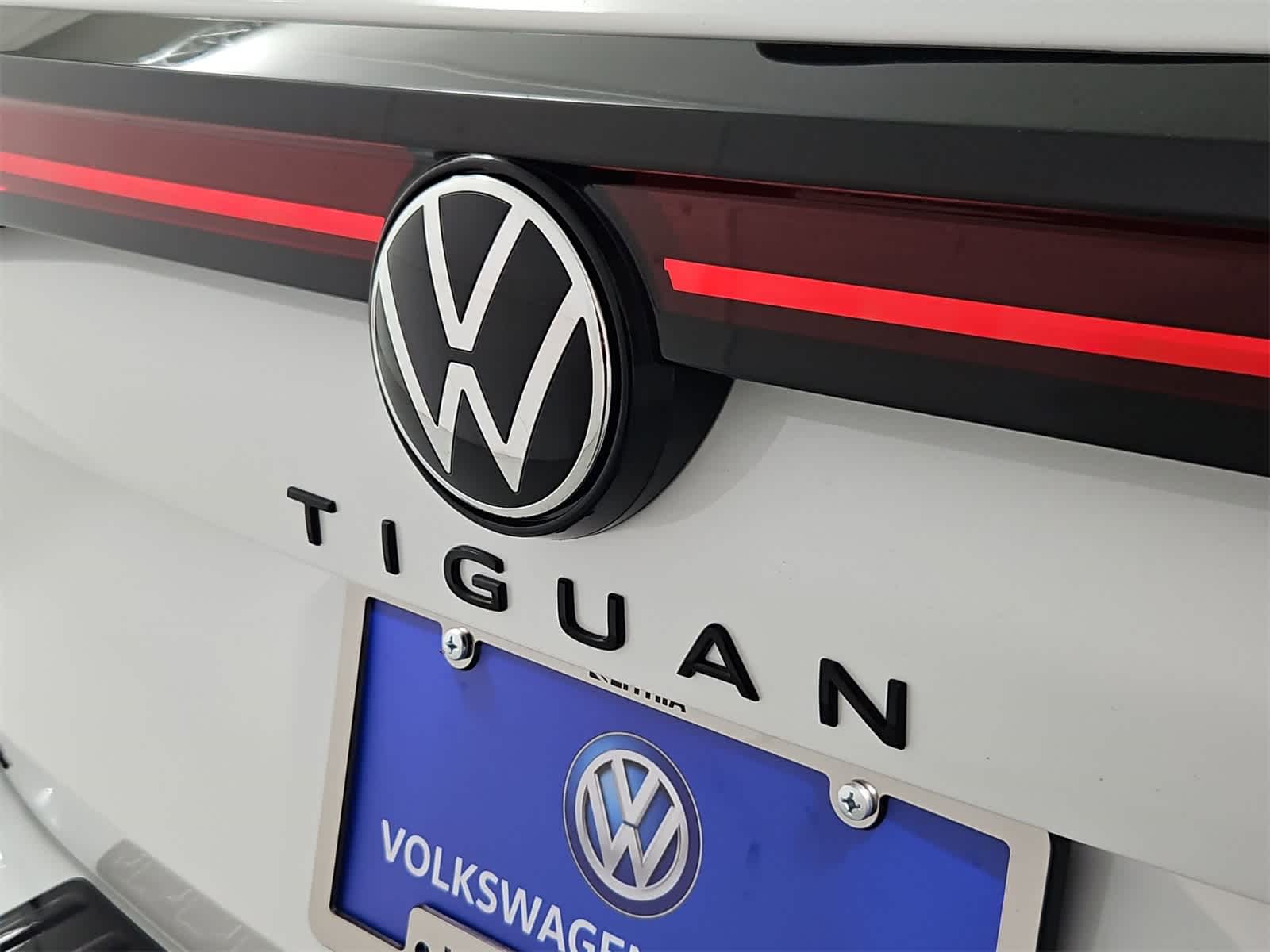 Thumbnail: 2025 Volkswagen Tiguan - 12
