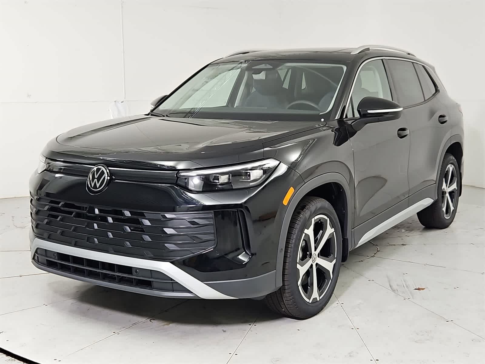 Thumbnail: 2025 Volkswagen Tiguan - 1