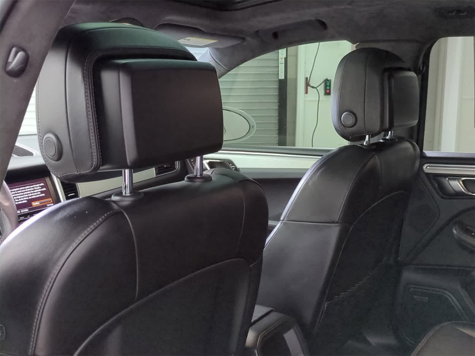 Thumbnail: 2015 Porsche Macan - 18
