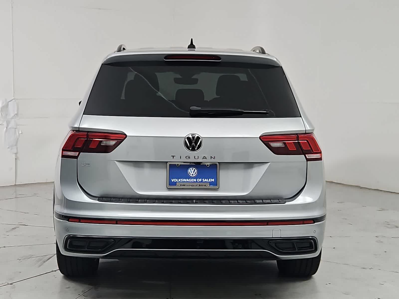 Thumbnail: 2023 Volkswagen Tiguan - 4