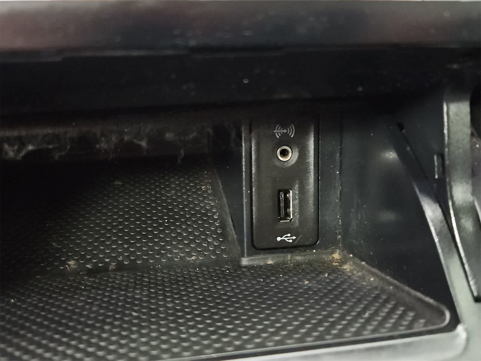 2016 Volkswagen e-Golf SE 26