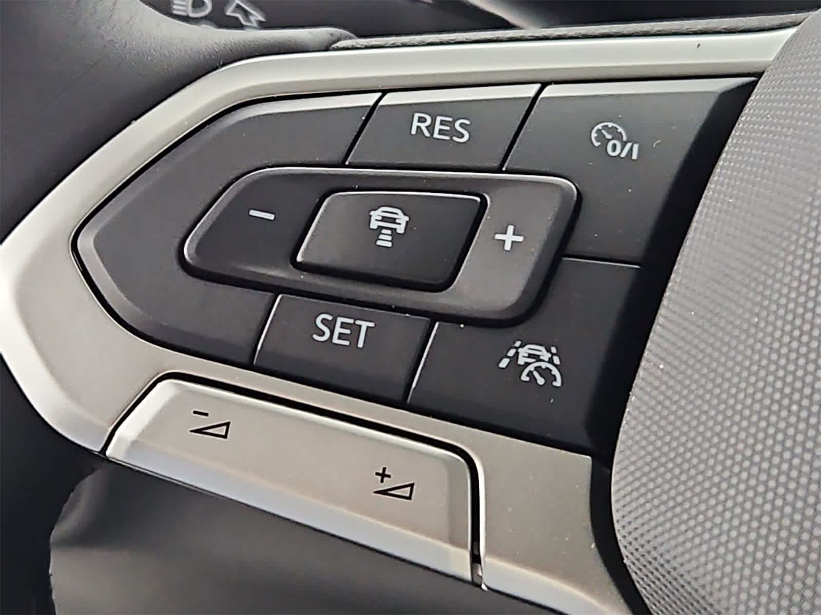 Thumbnail: 2025 Volkswagen Jetta - 25