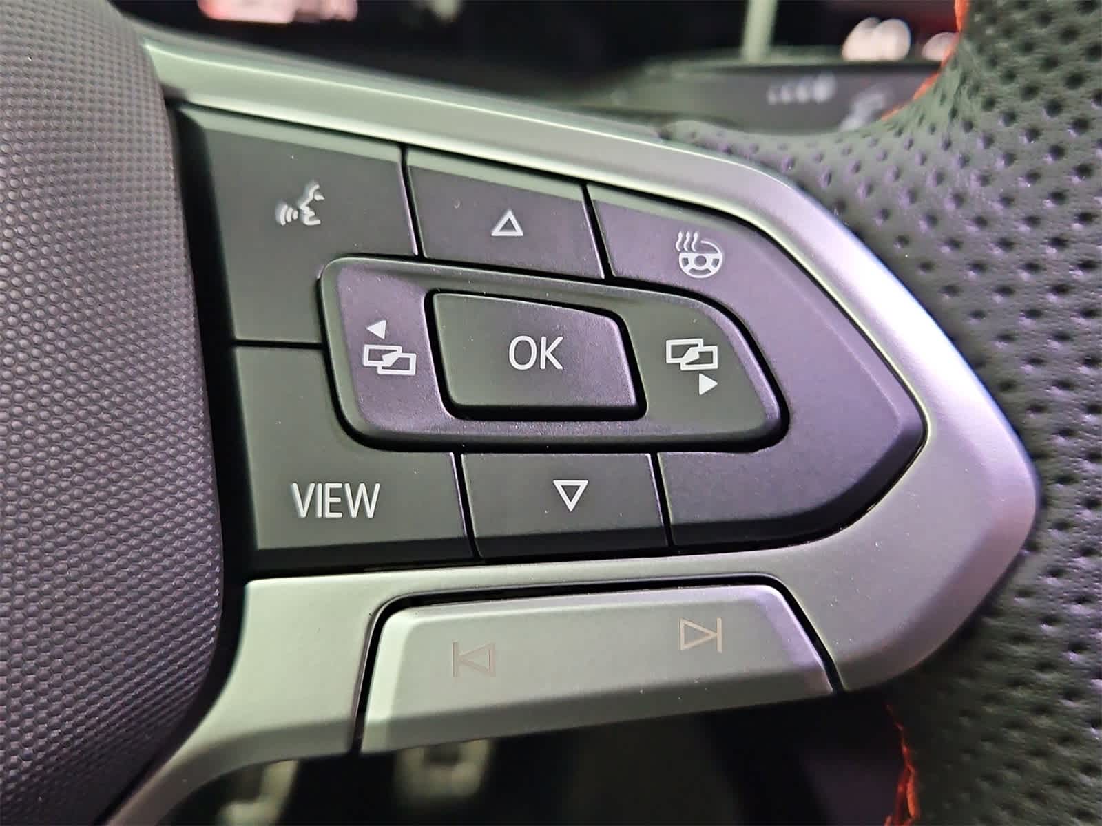 Thumbnail: 2025 Volkswagen Golf - 24