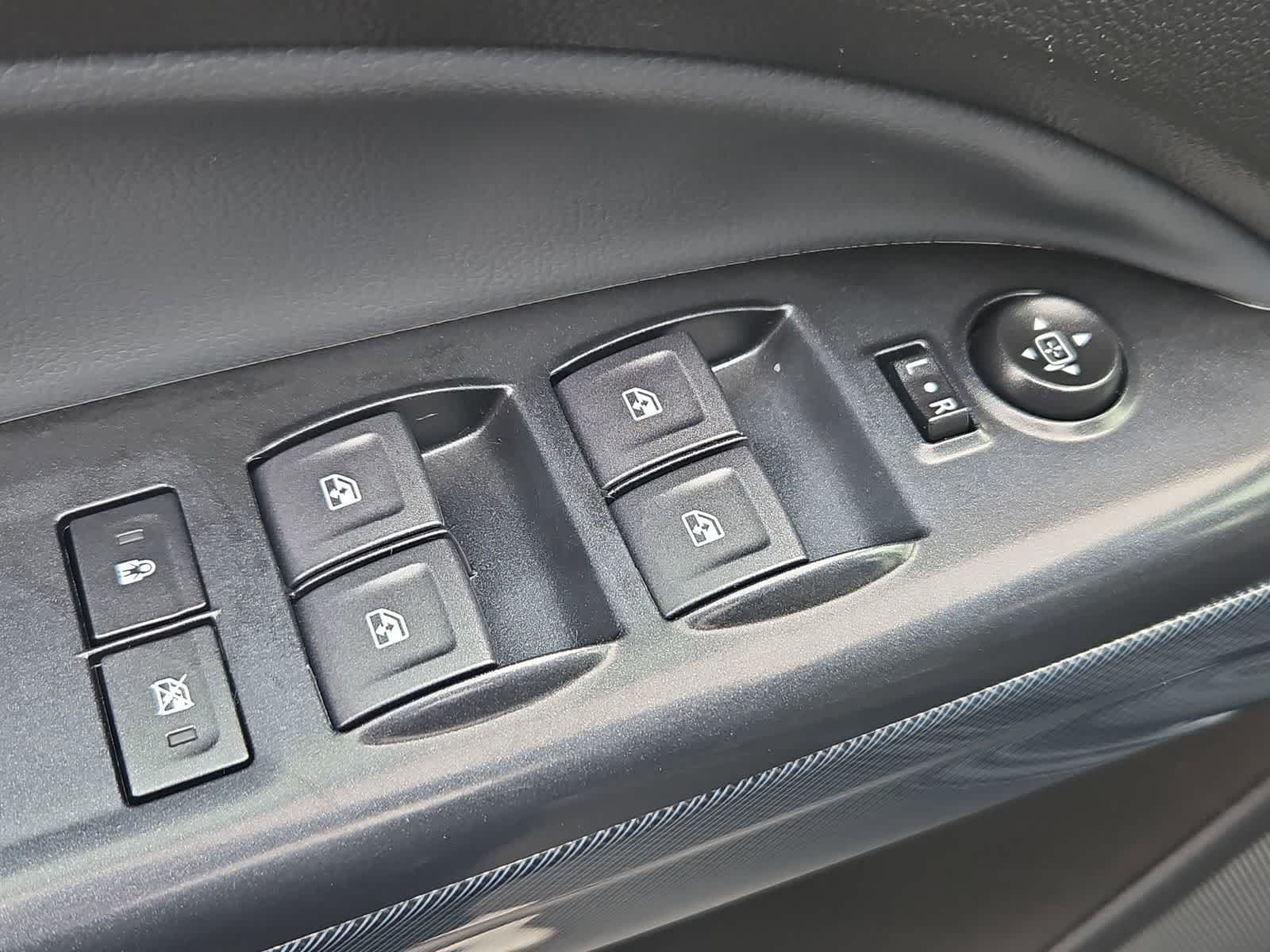 Thumbnail: 2022 Chevrolet Colorado - 17