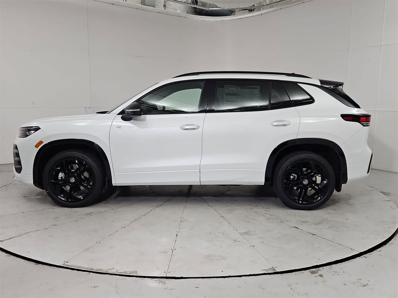 Thumbnail: 2025 Volkswagen Tiguan - 3