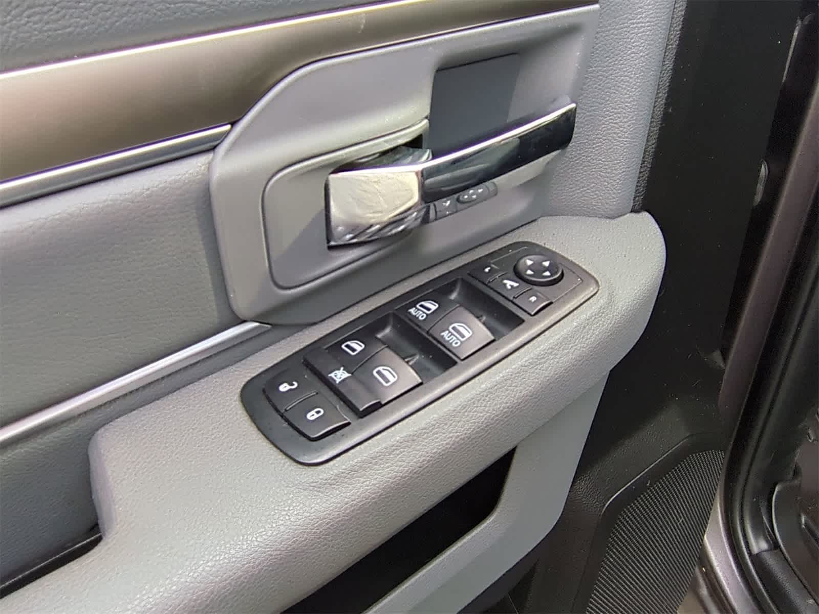 Thumbnail: 2020 RAM 1500 Classic - 16