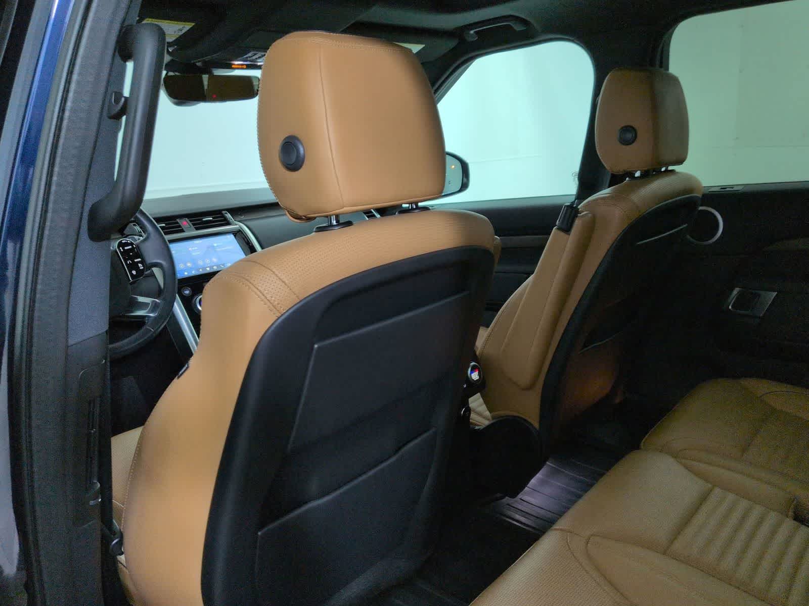 Thumbnail: 2020 Land Rover Discovery - 17