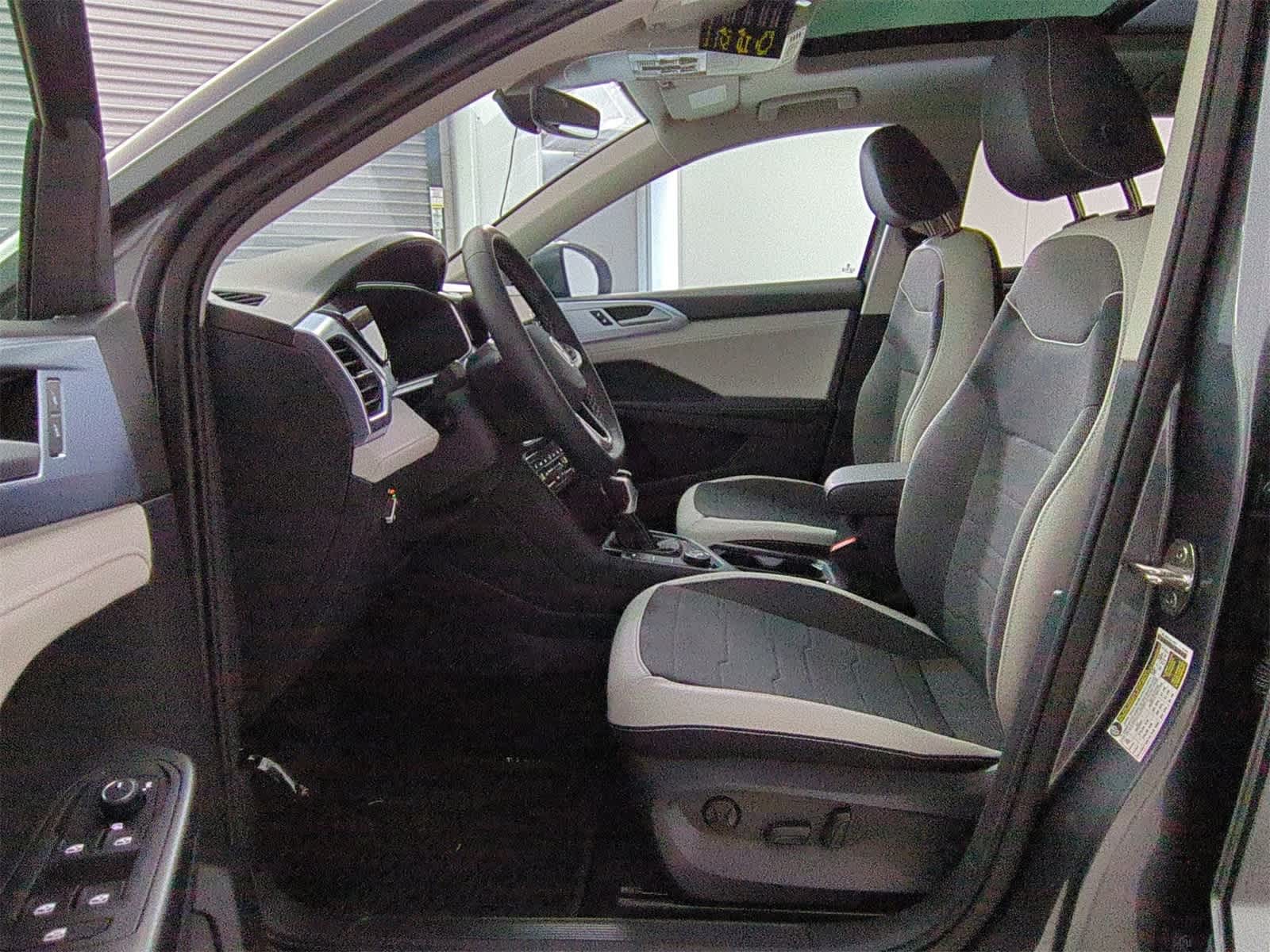 Thumbnail: 2025 Volkswagen Taos - 16