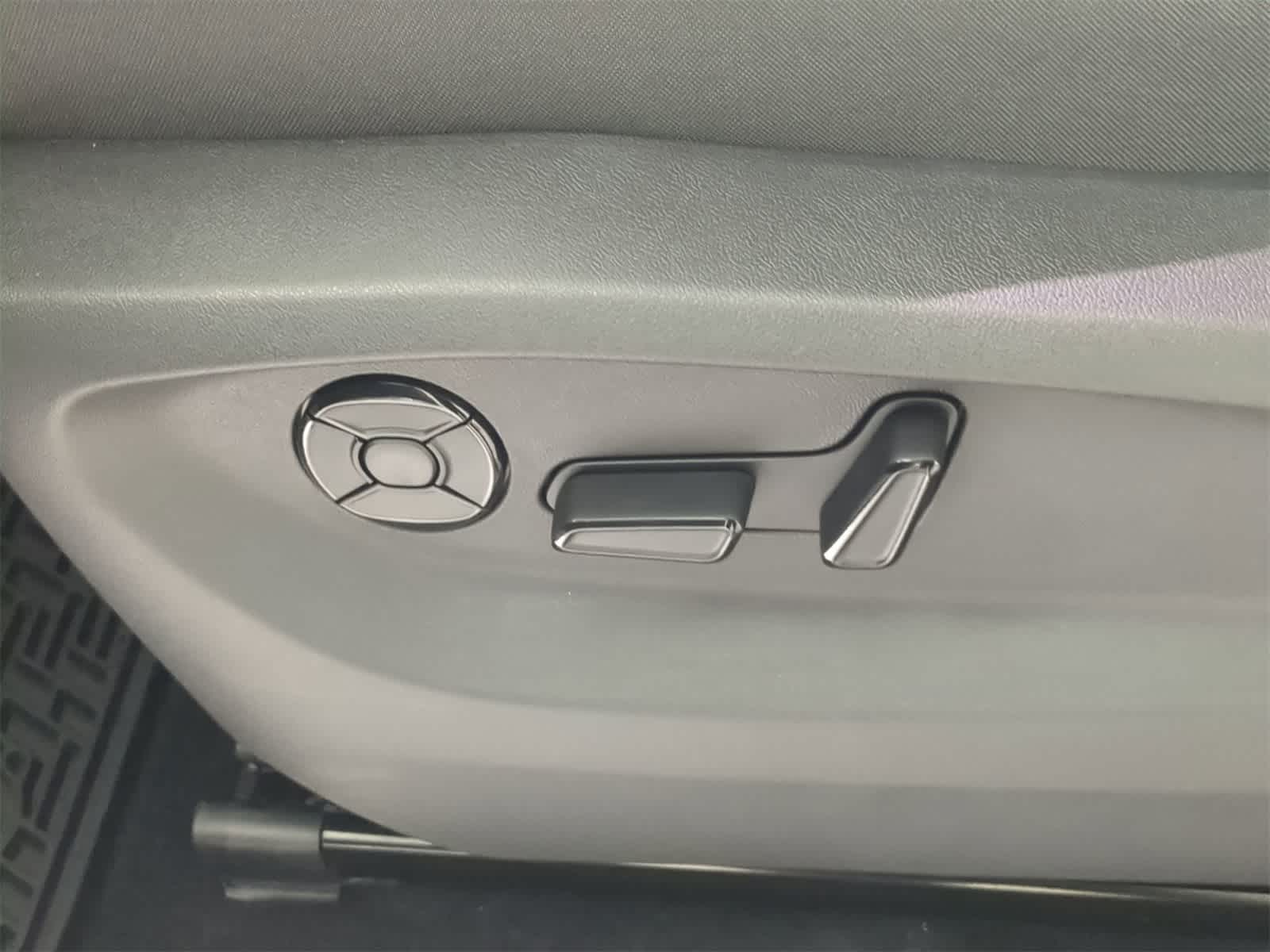 Thumbnail: 2025 Volkswagen Tiguan - 17