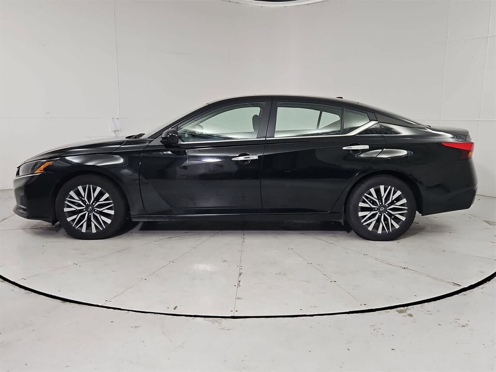 Used 2023 Nissan Altima 2.5 SV Sedan