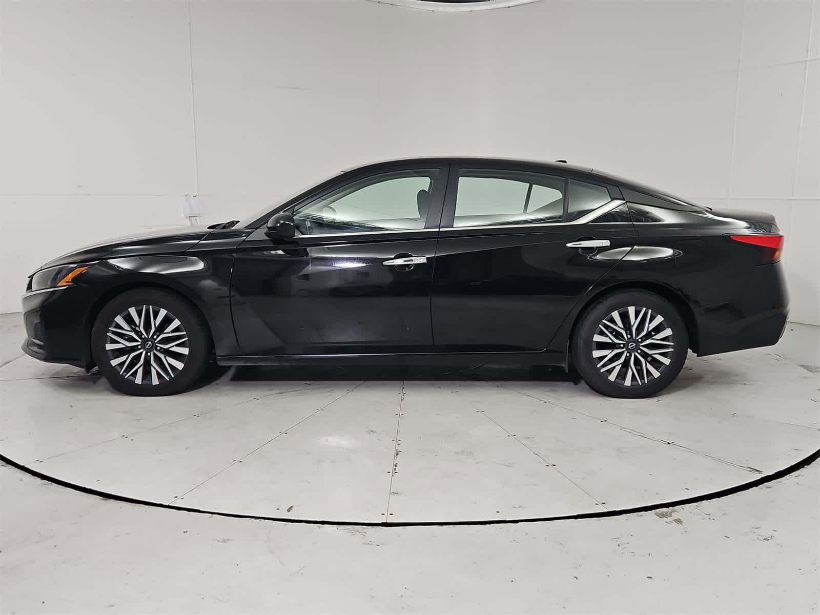 2023 Nissan Altima 2.5 SV photo 2
