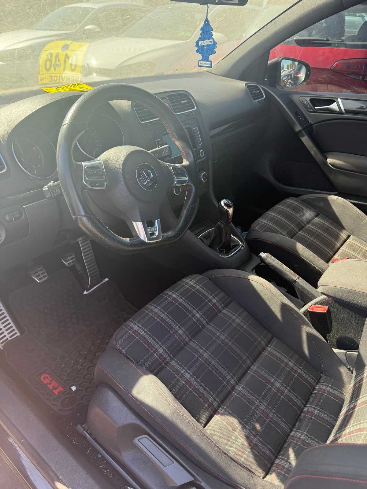 Thumbnail: 2011 Volkswagen Golf - 4