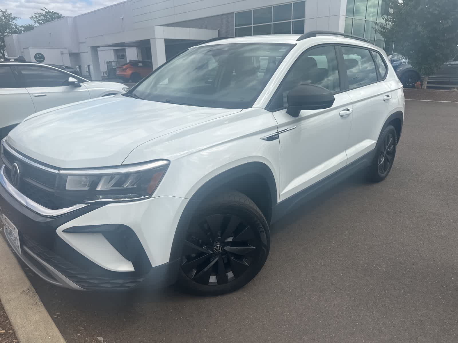 Thumbnail: 2022 Volkswagen Taos - 4