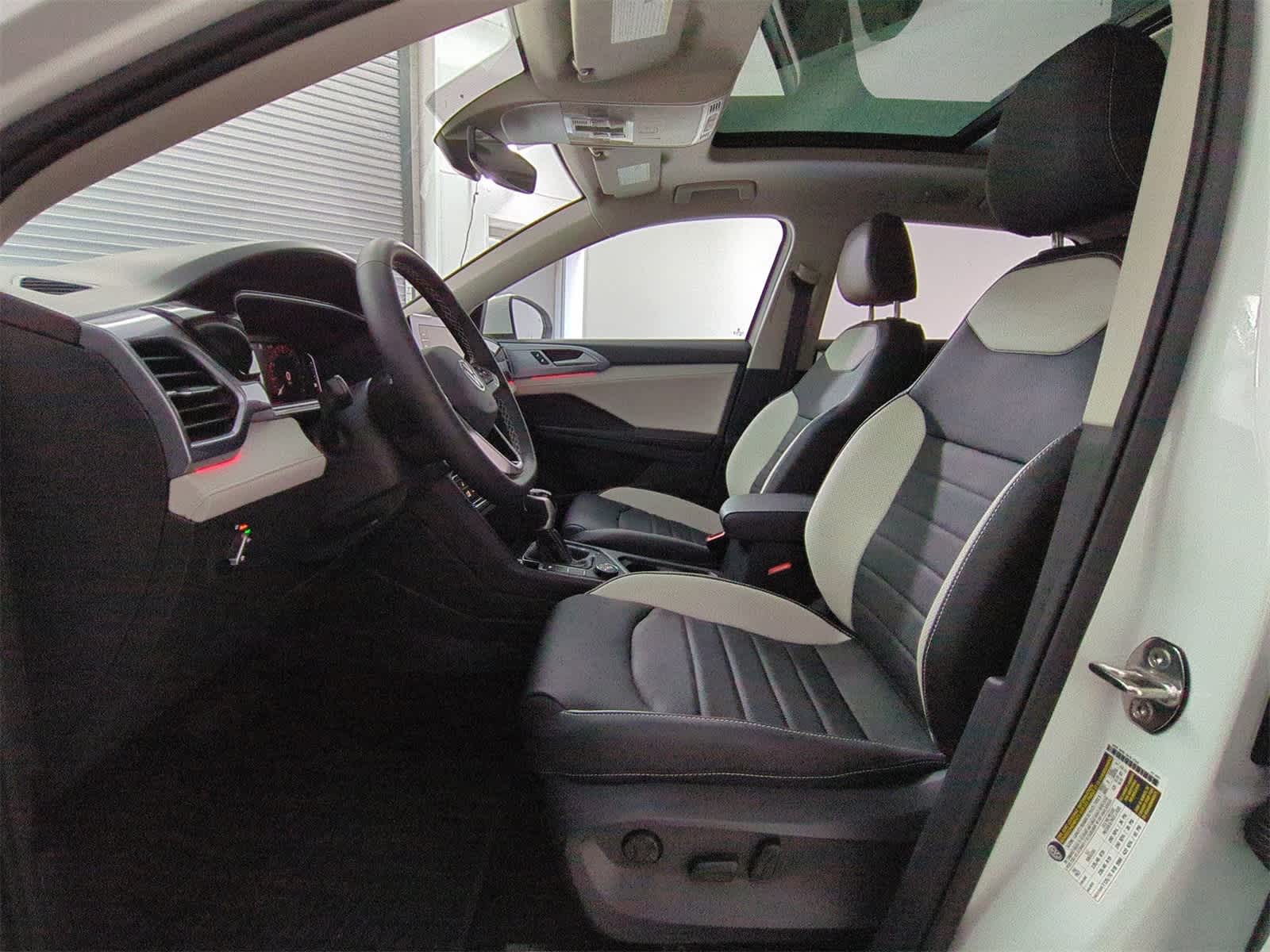 Thumbnail: 2025 Volkswagen Taos - 16