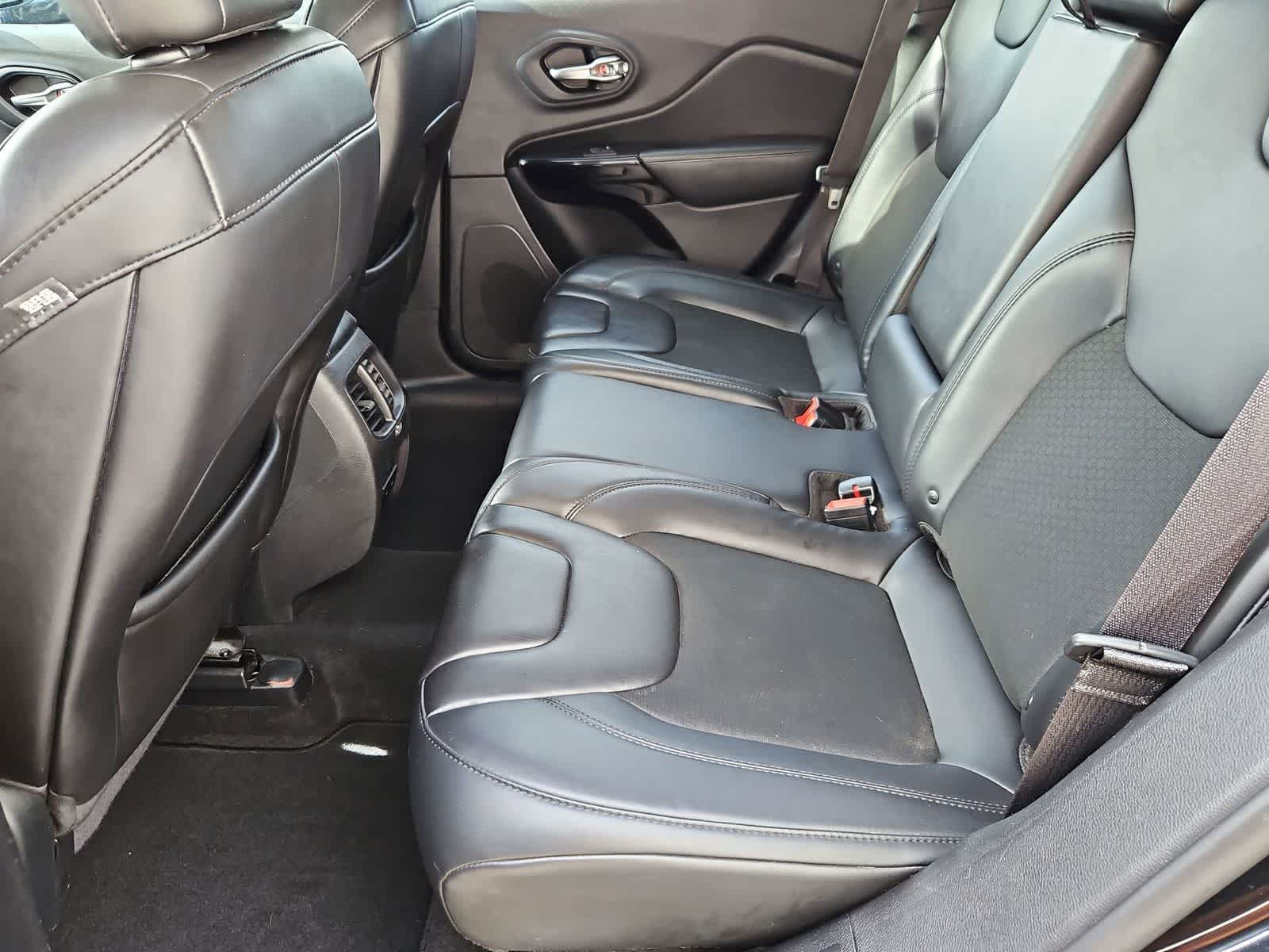 Thumbnail: 2019 Jeep Cherokee - 19