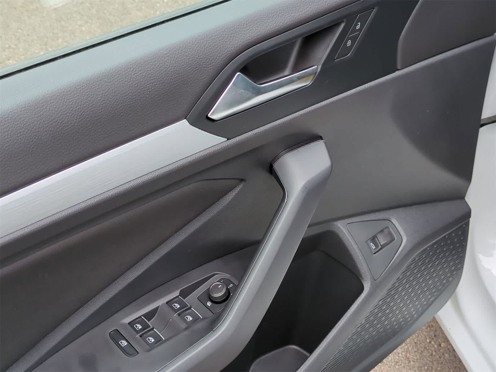 Thumbnail: 2025 Volkswagen Jetta - 17