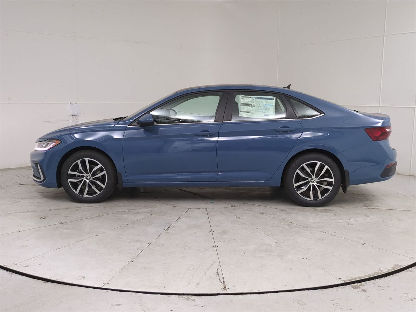 Thumbnail: 2025 Volkswagen Jetta - 3