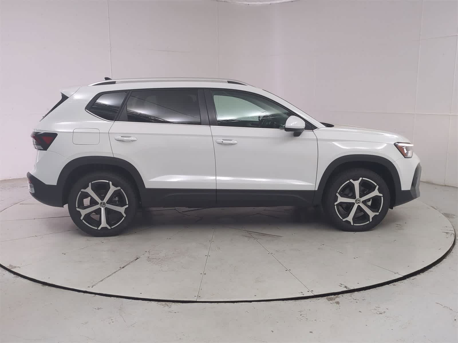 Thumbnail: 2025 Volkswagen Taos - 7