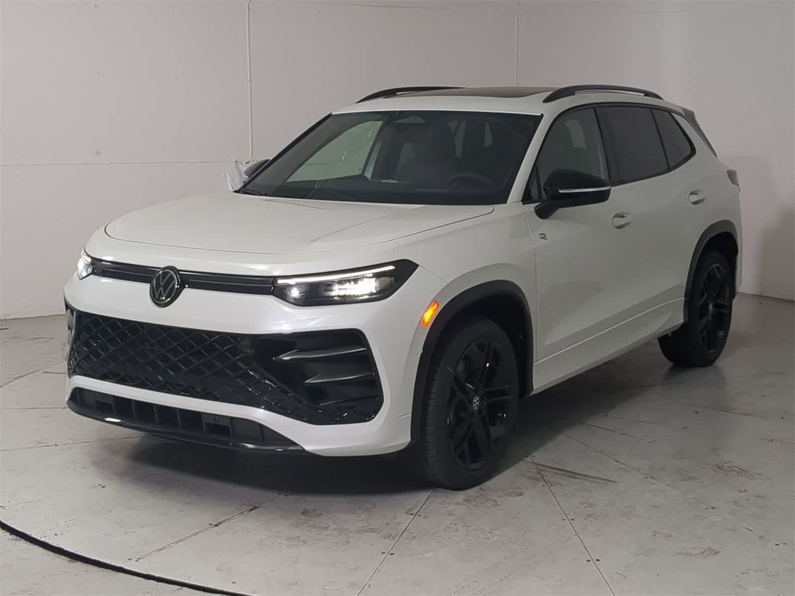 Thumbnail: 2025 Volkswagen Tiguan - 1