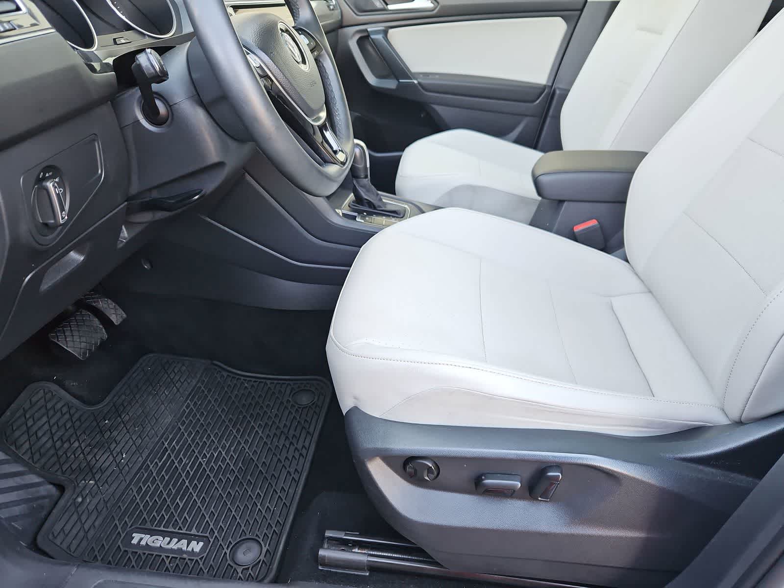 Thumbnail: 2020 Volkswagen Tiguan - 16