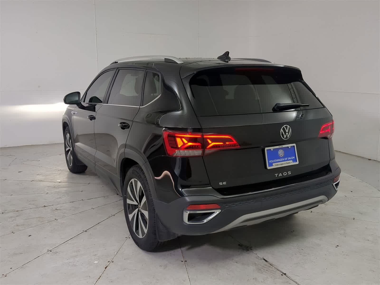 Thumbnail: 2023 Volkswagen Taos - 4