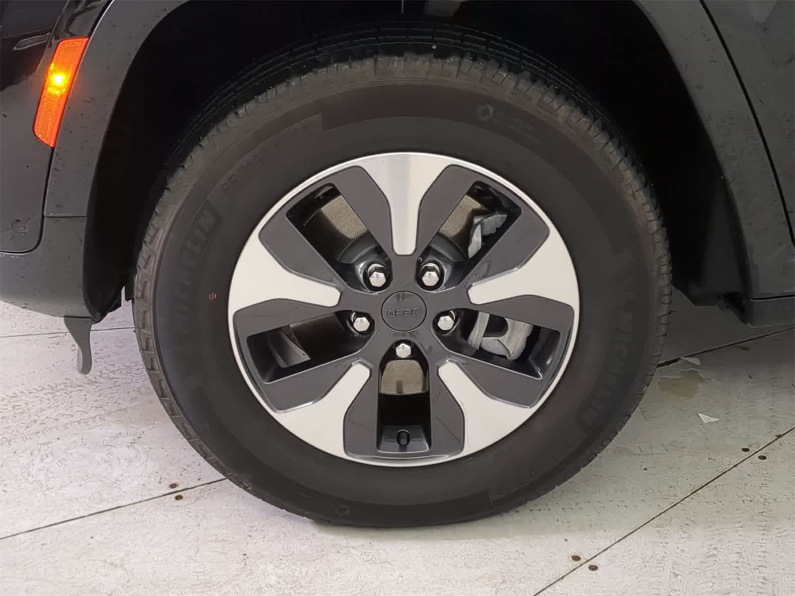 Thumbnail: 2023 Jeep Grand Cherokee - 12