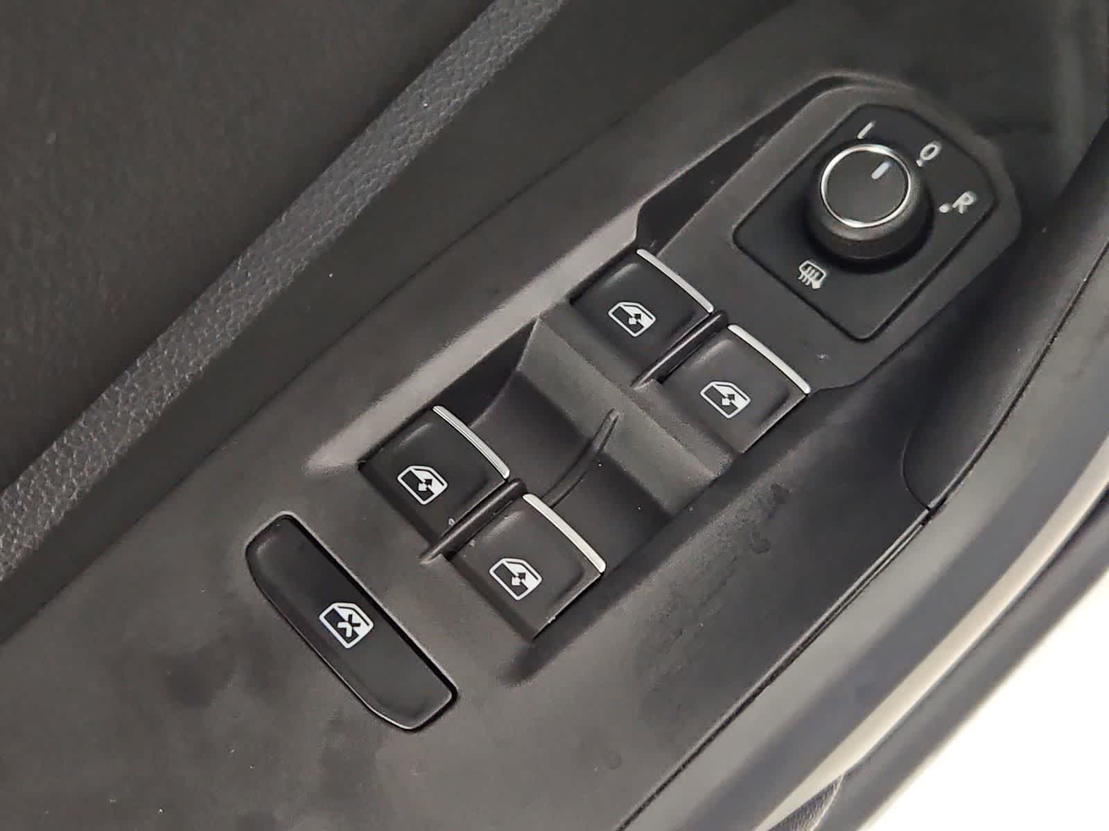 Thumbnail: 2025 Volkswagen Jetta - 17