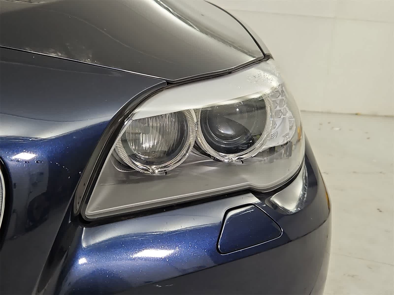 Thumbnail: 2011 BMW 5 Series - 10