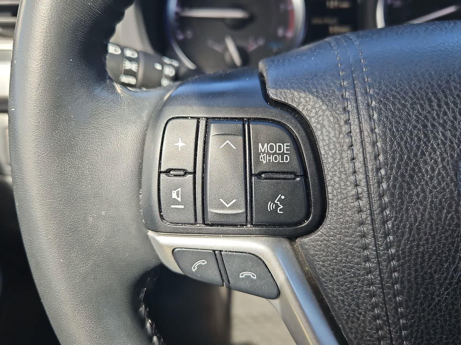 Thumbnail: 2019 Toyota Highlander - 24