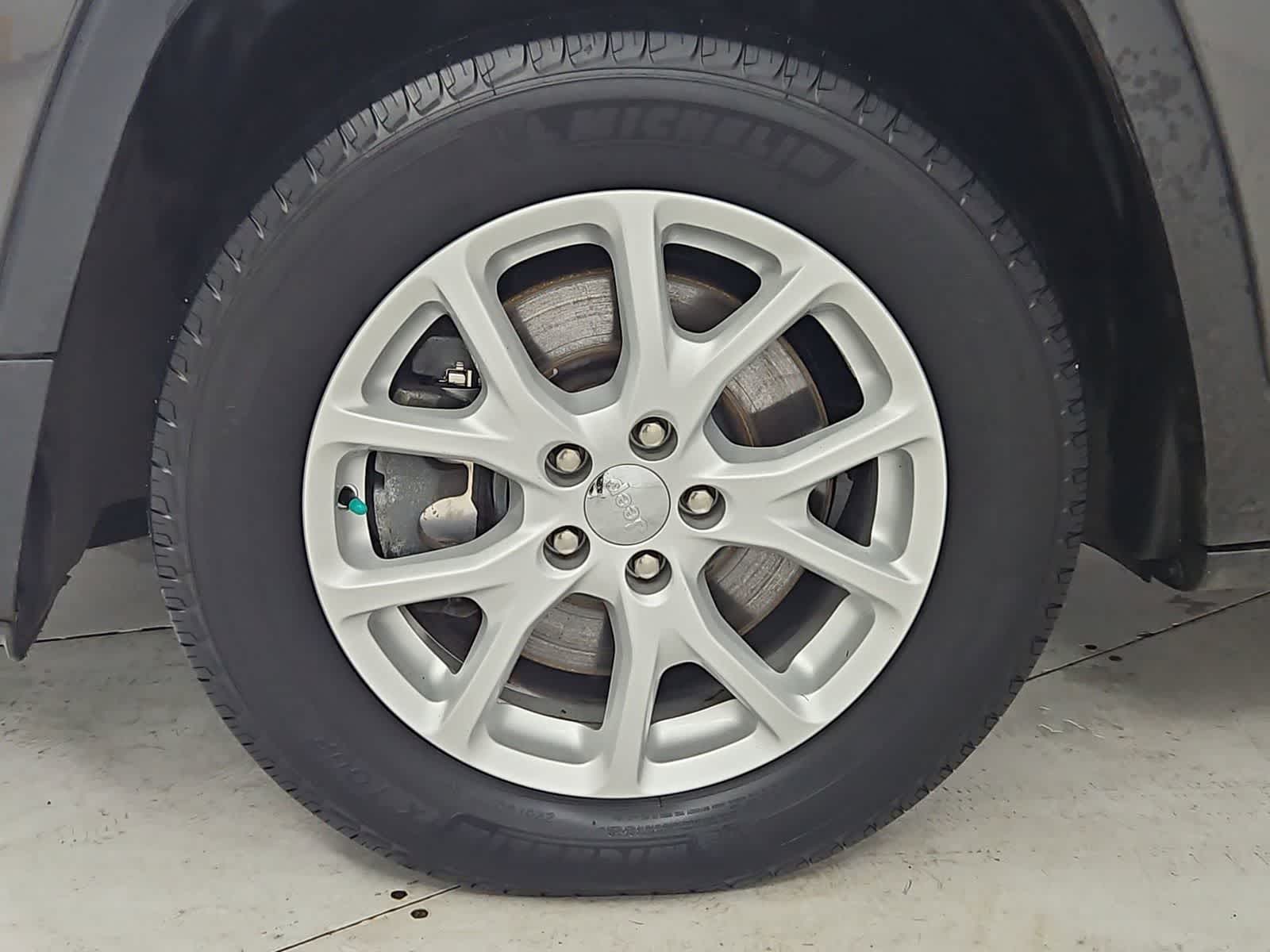 Thumbnail: 2018 Jeep Cherokee - 13