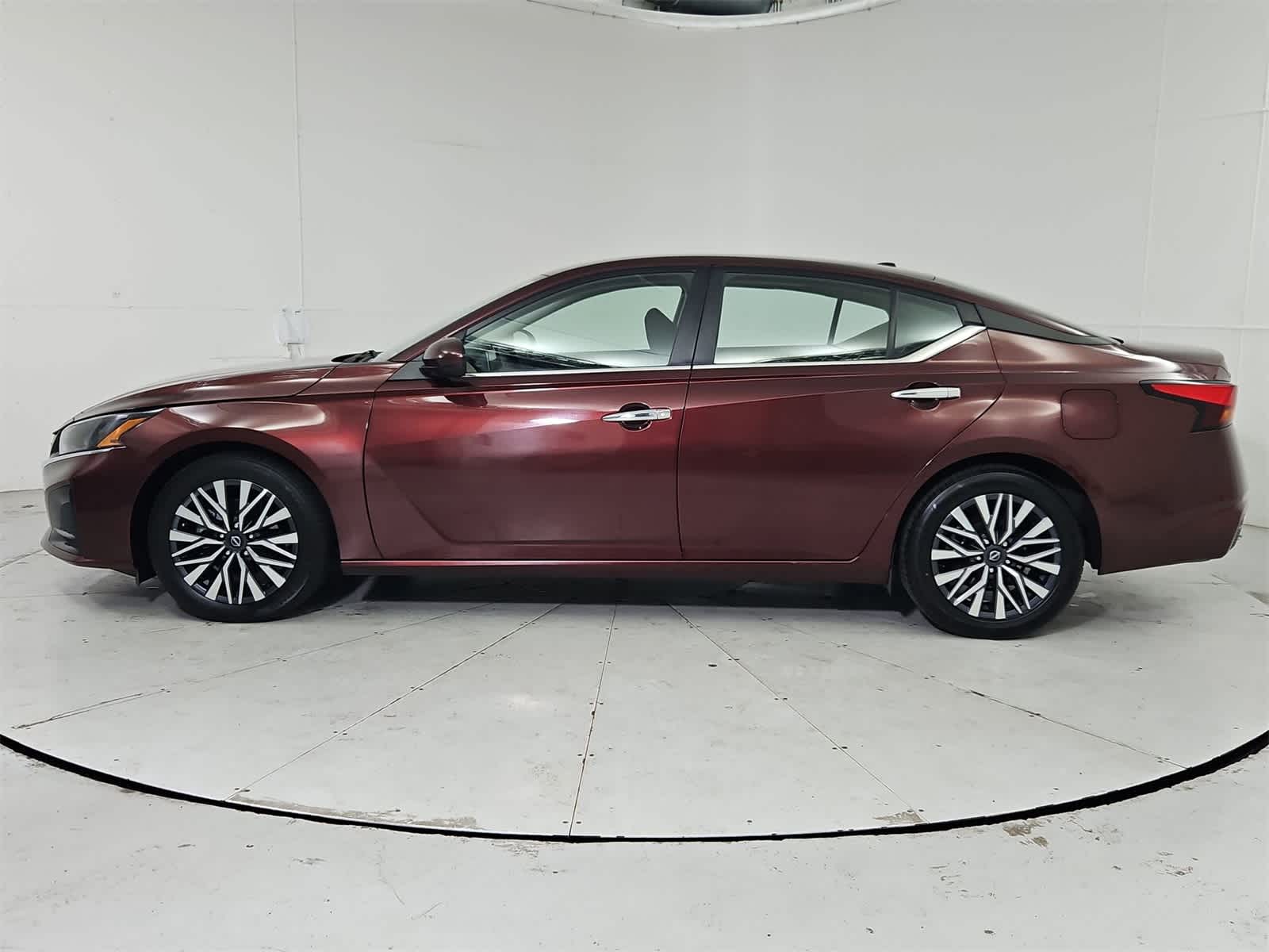 2023 Nissan Altima 2.5 SV photo 3