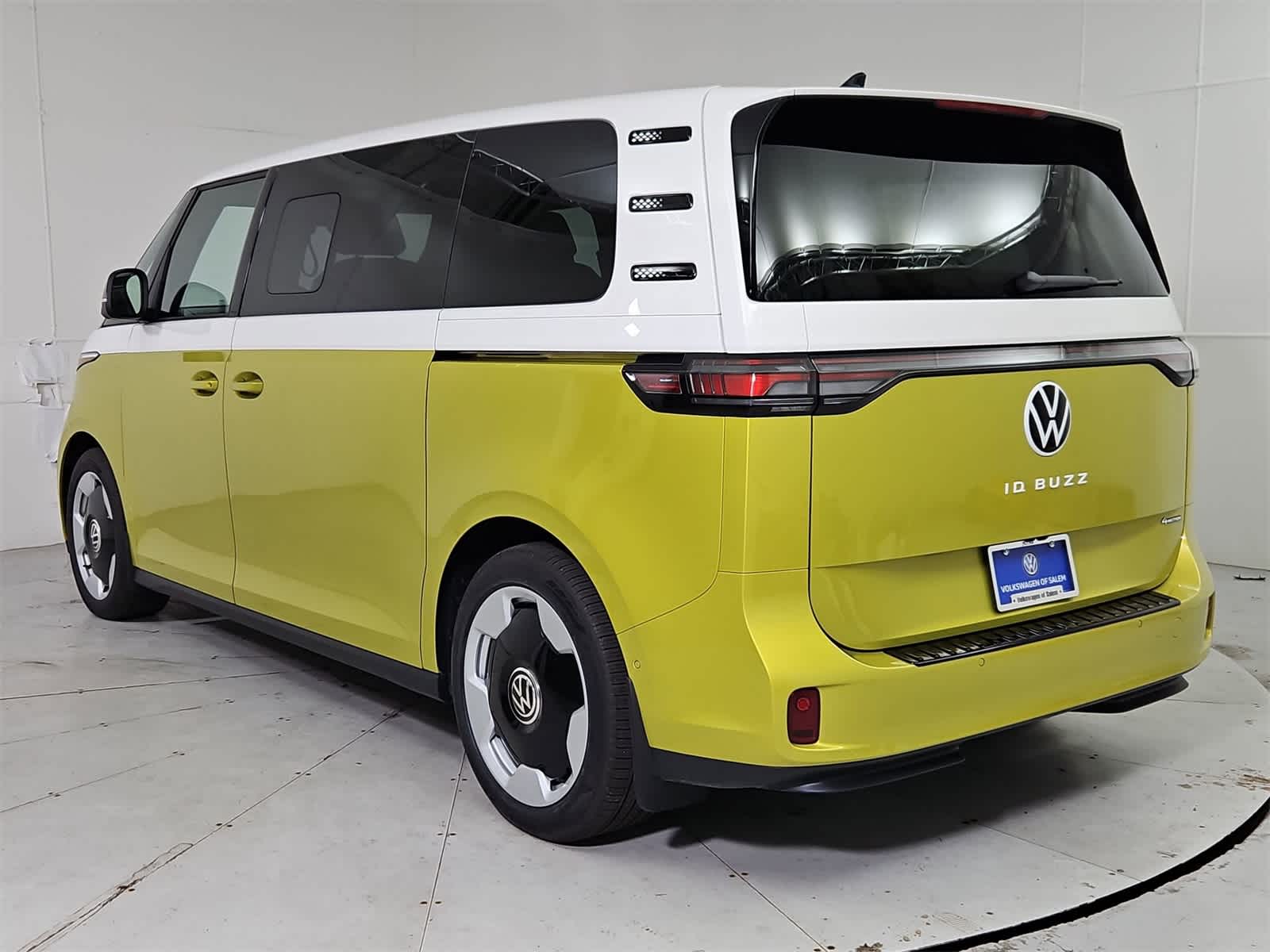 Thumbnail: 2025 Volkswagen ID.Buzz - 4