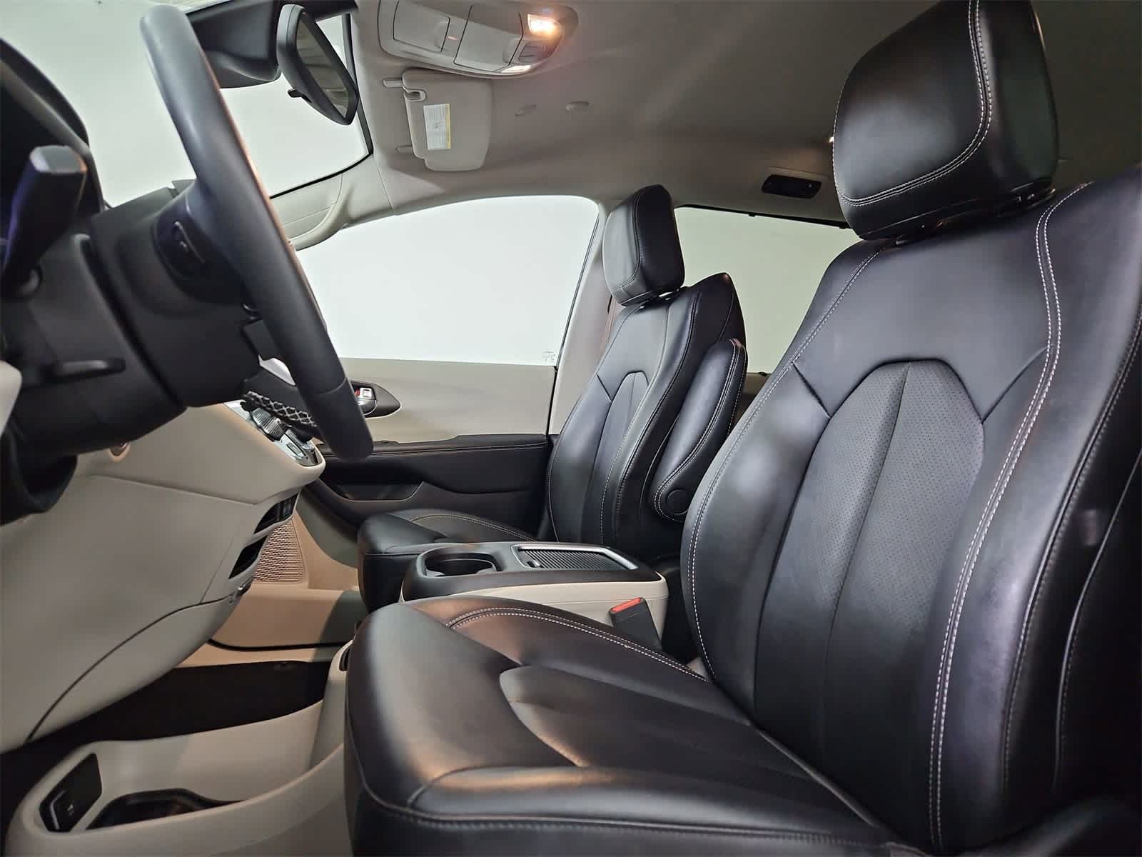 Thumbnail: 2024 Chrysler Pacifica - 16