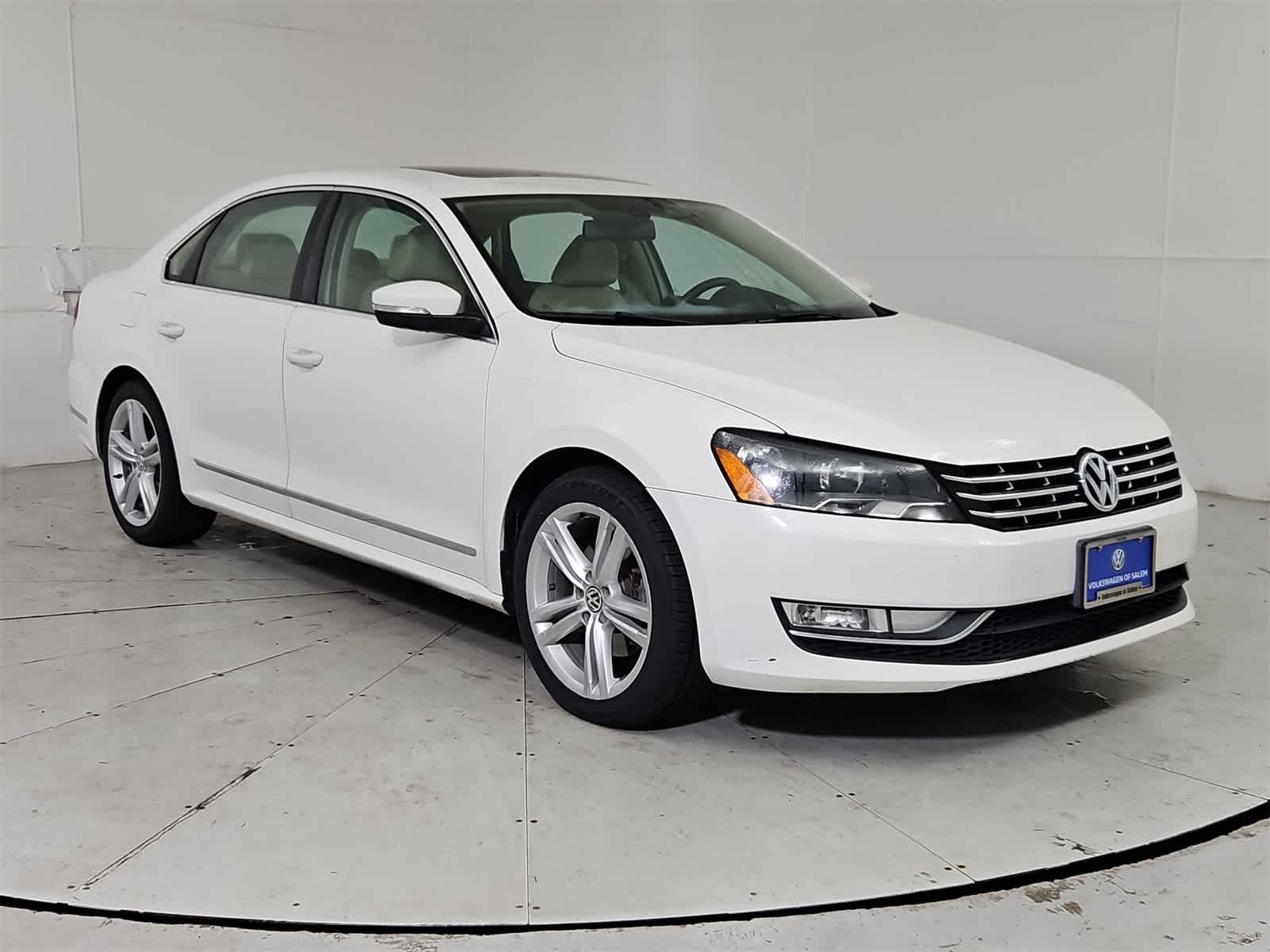 Thumbnail: 2013 Volkswagen Passat - 8
