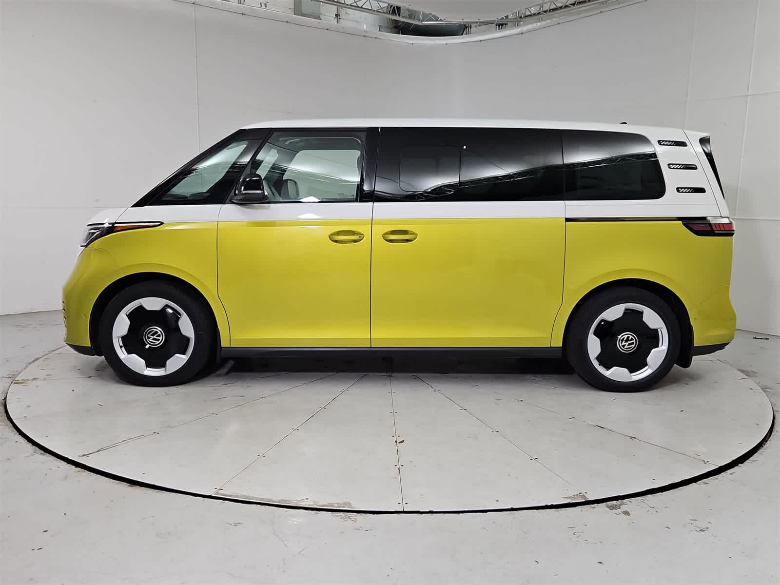 Thumbnail: 2025 Volkswagen ID.Buzz - 3