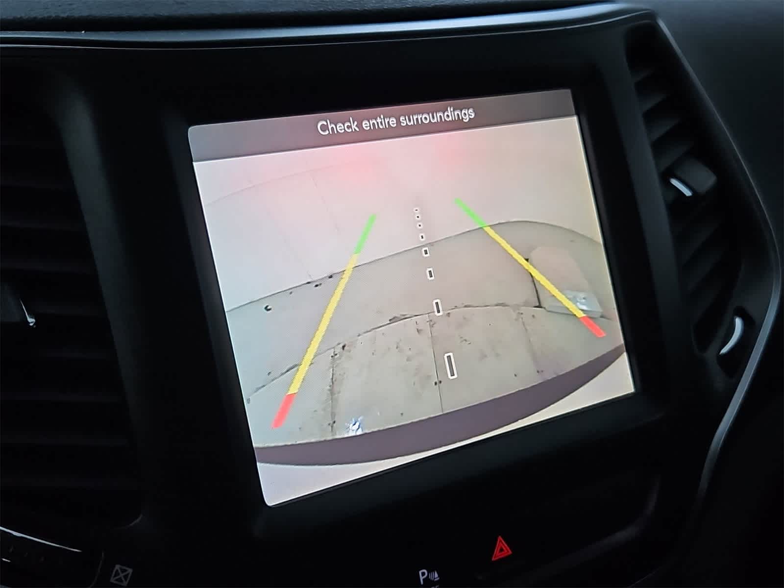 Thumbnail: 2019 Jeep Cherokee - 29