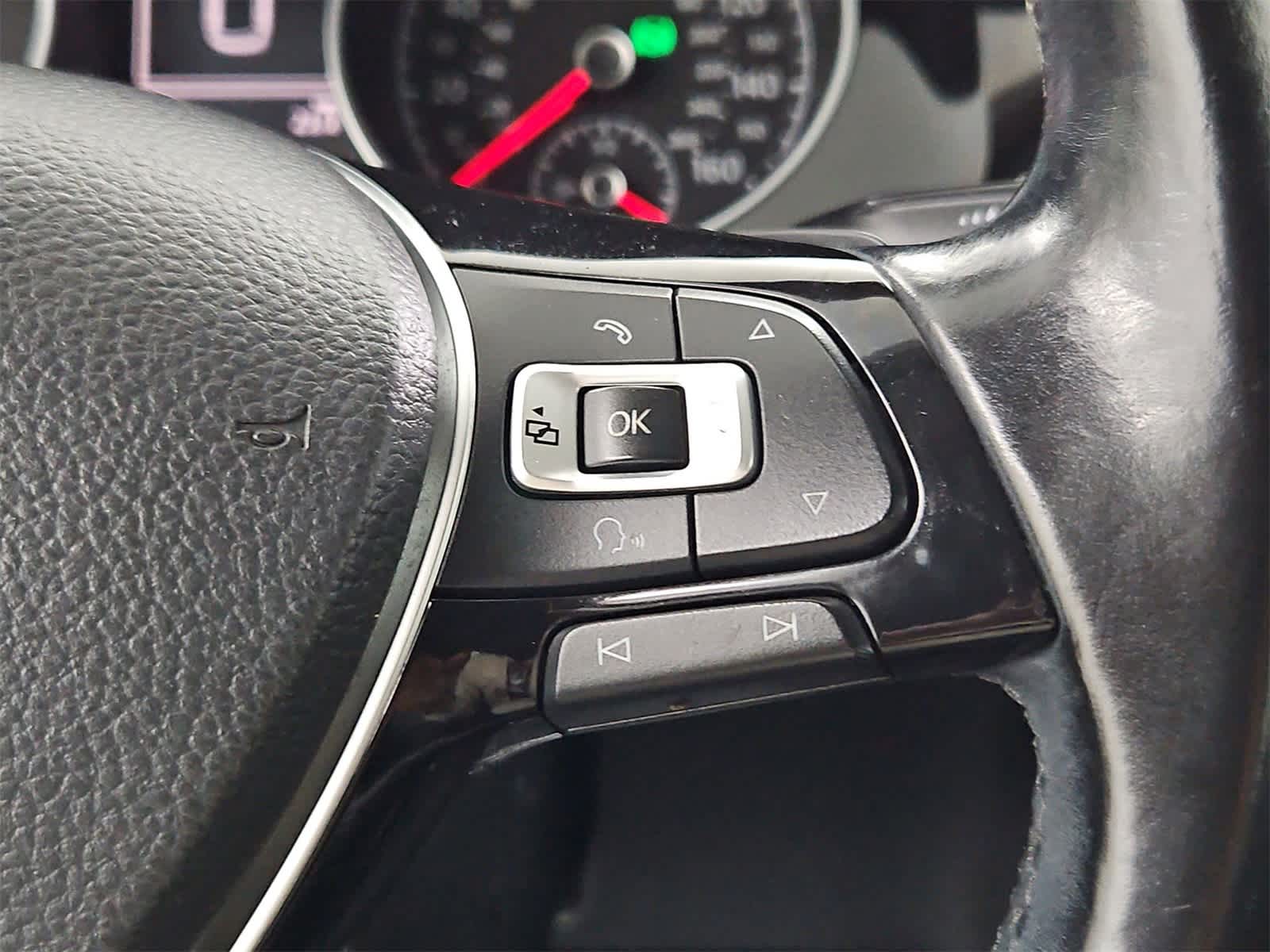 2015 Volkswagen e-Golf SE 26