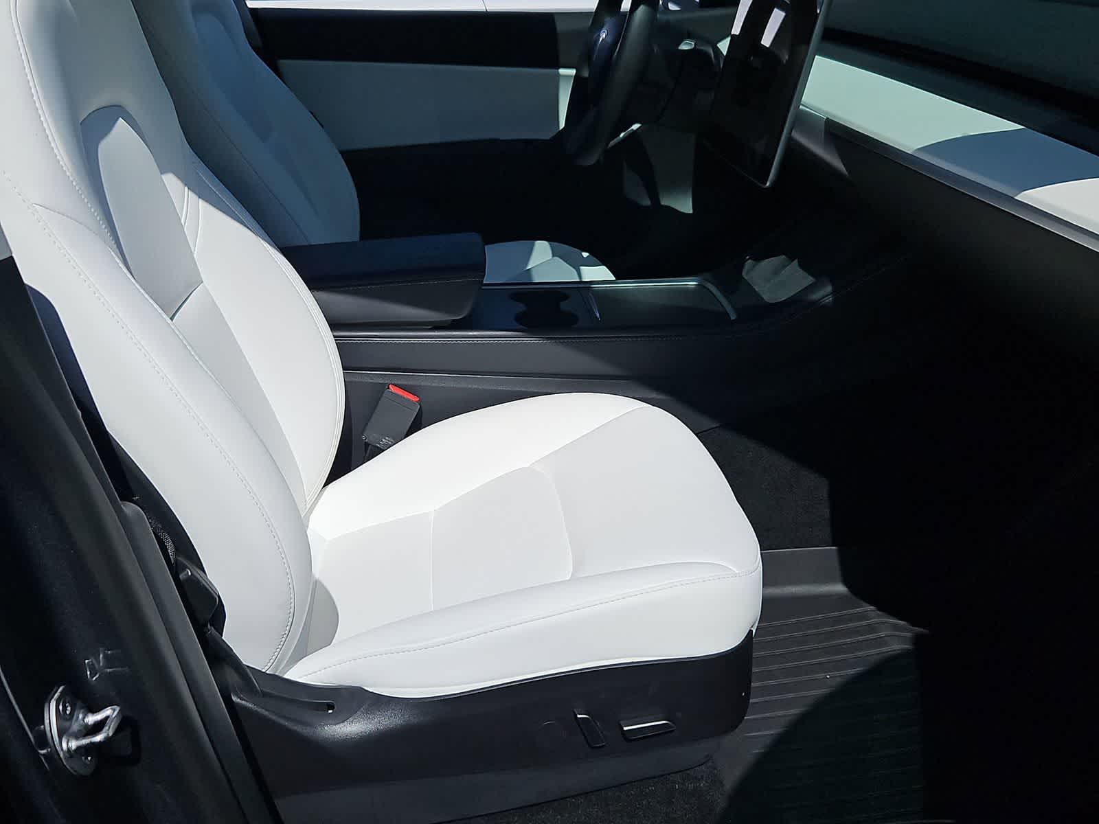 Thumbnail: 2022 Tesla Model Y - 22