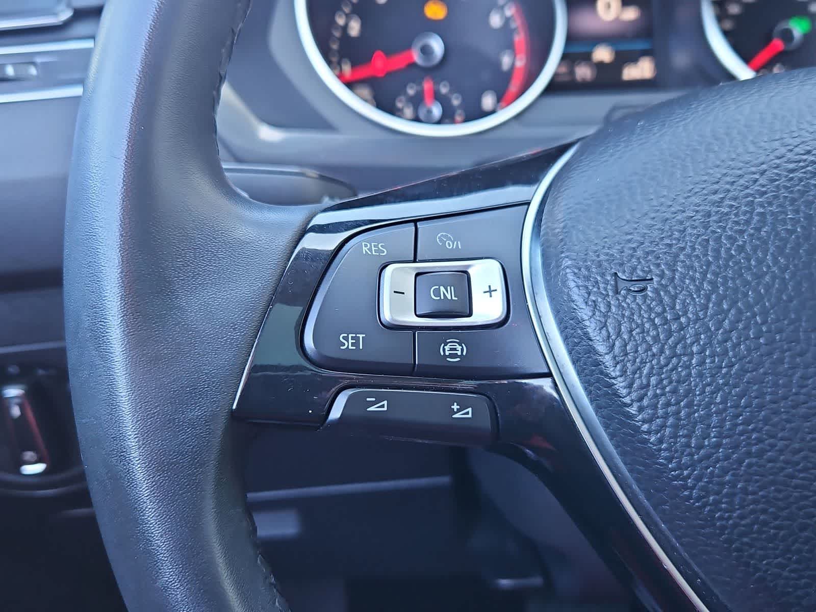 Thumbnail: 2020 Volkswagen Tiguan - 25