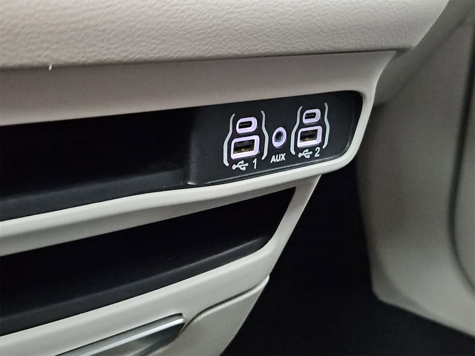 Thumbnail: 2024 Chrysler Pacifica - 31