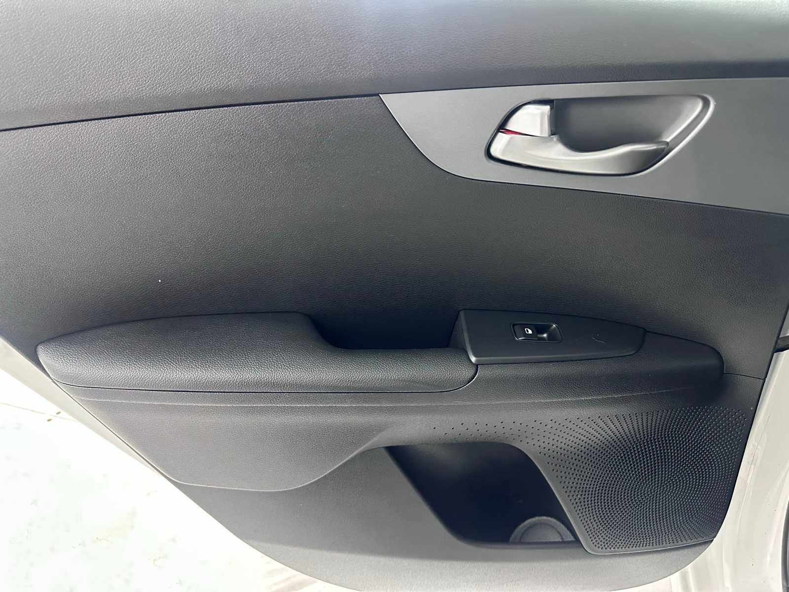 Thumbnail: 2021 Kia Forte - 25