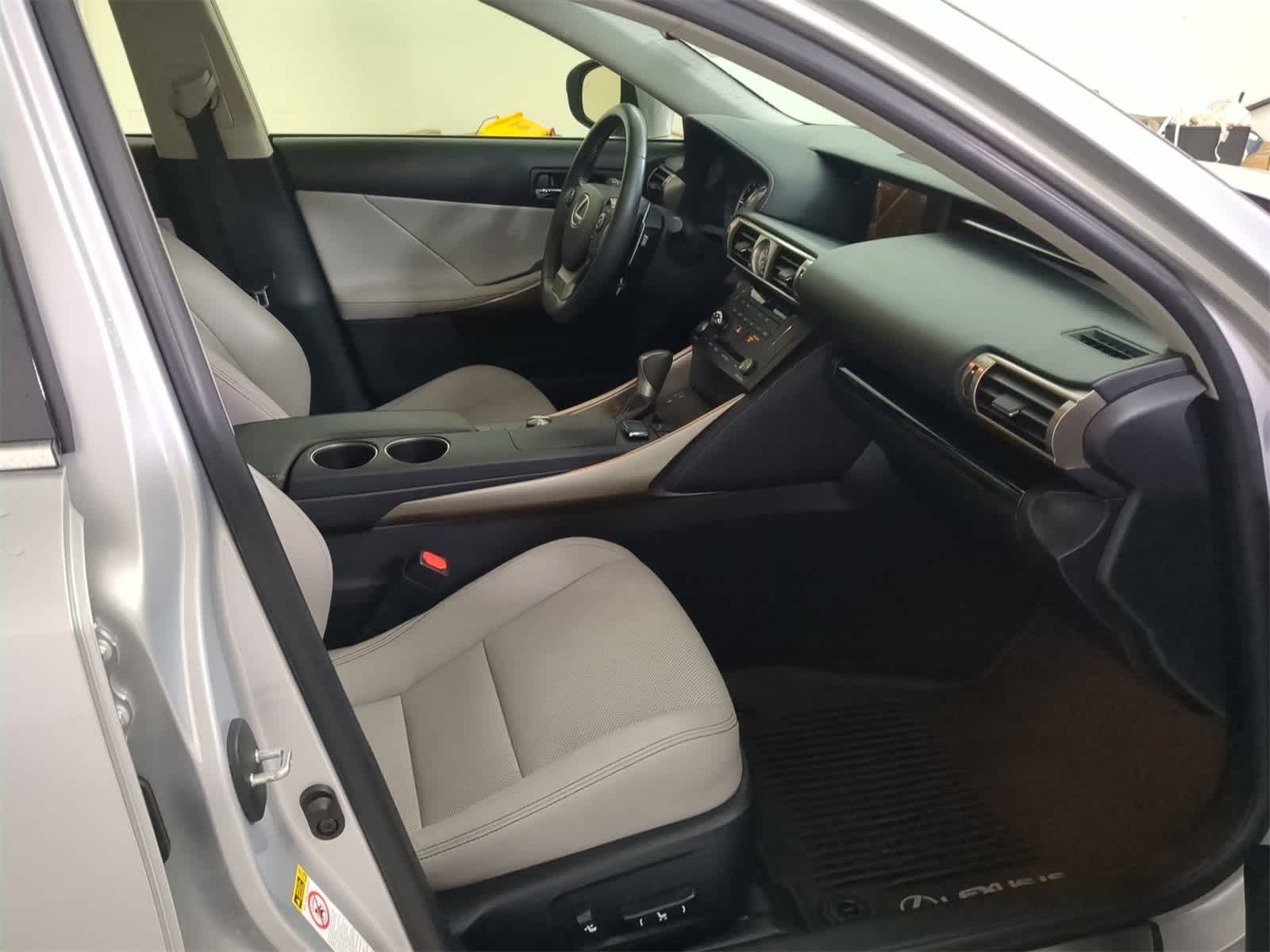 Thumbnail: 2015 Lexus IS - 22