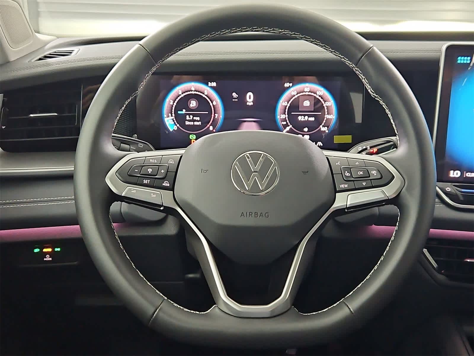 Thumbnail: 2025 Volkswagen Tiguan - 24