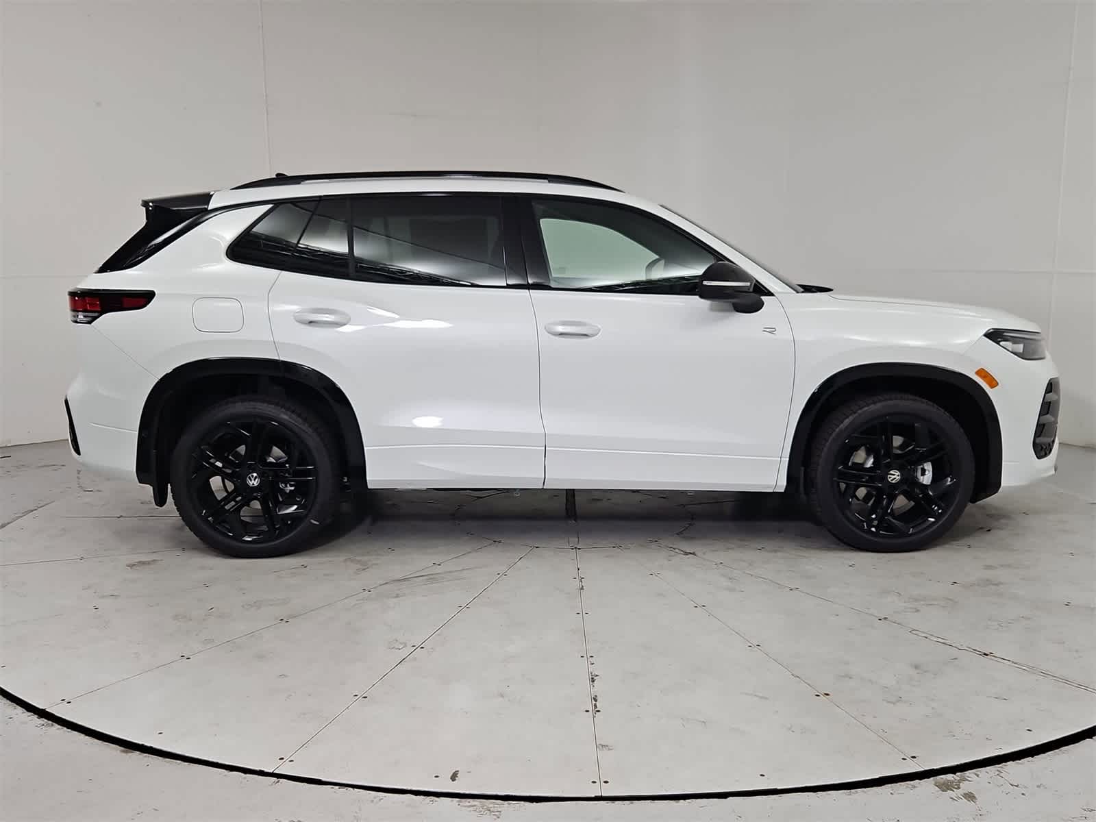 Thumbnail: 2025 Volkswagen Tiguan - 7