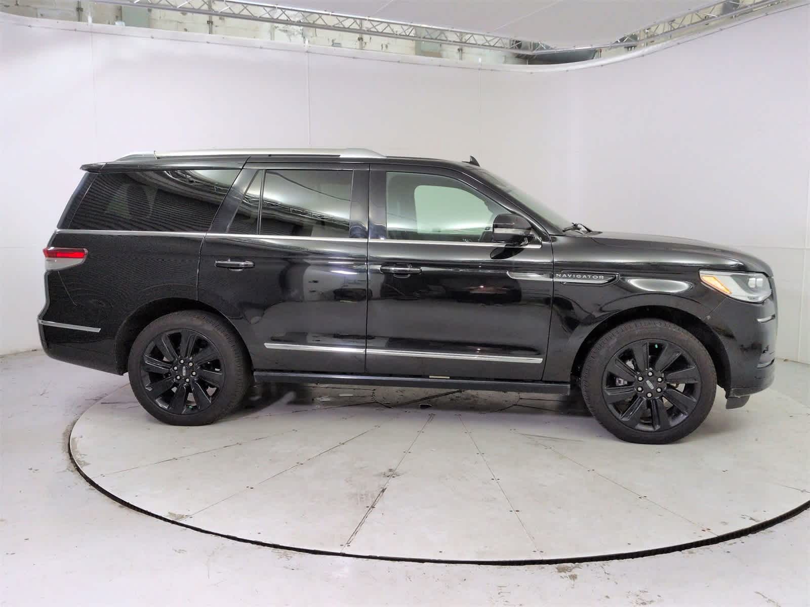 Thumbnail: 2023 Lincoln Navigator - 7