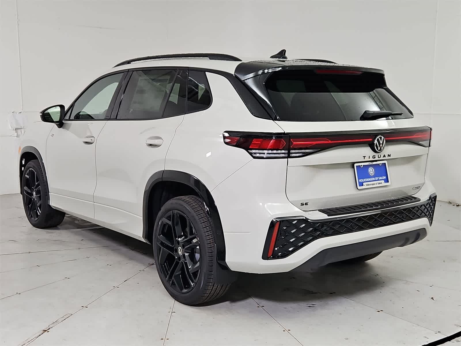 Thumbnail: 2026 Volkswagen Tiguan - 4