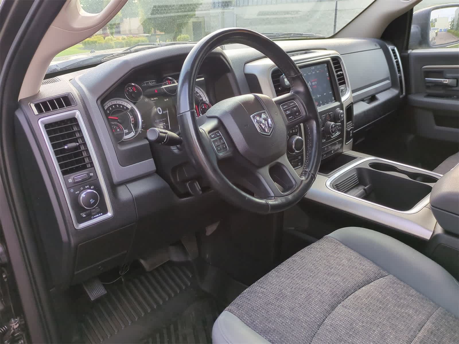 Thumbnail: 2020 RAM 1500 Classic - 2