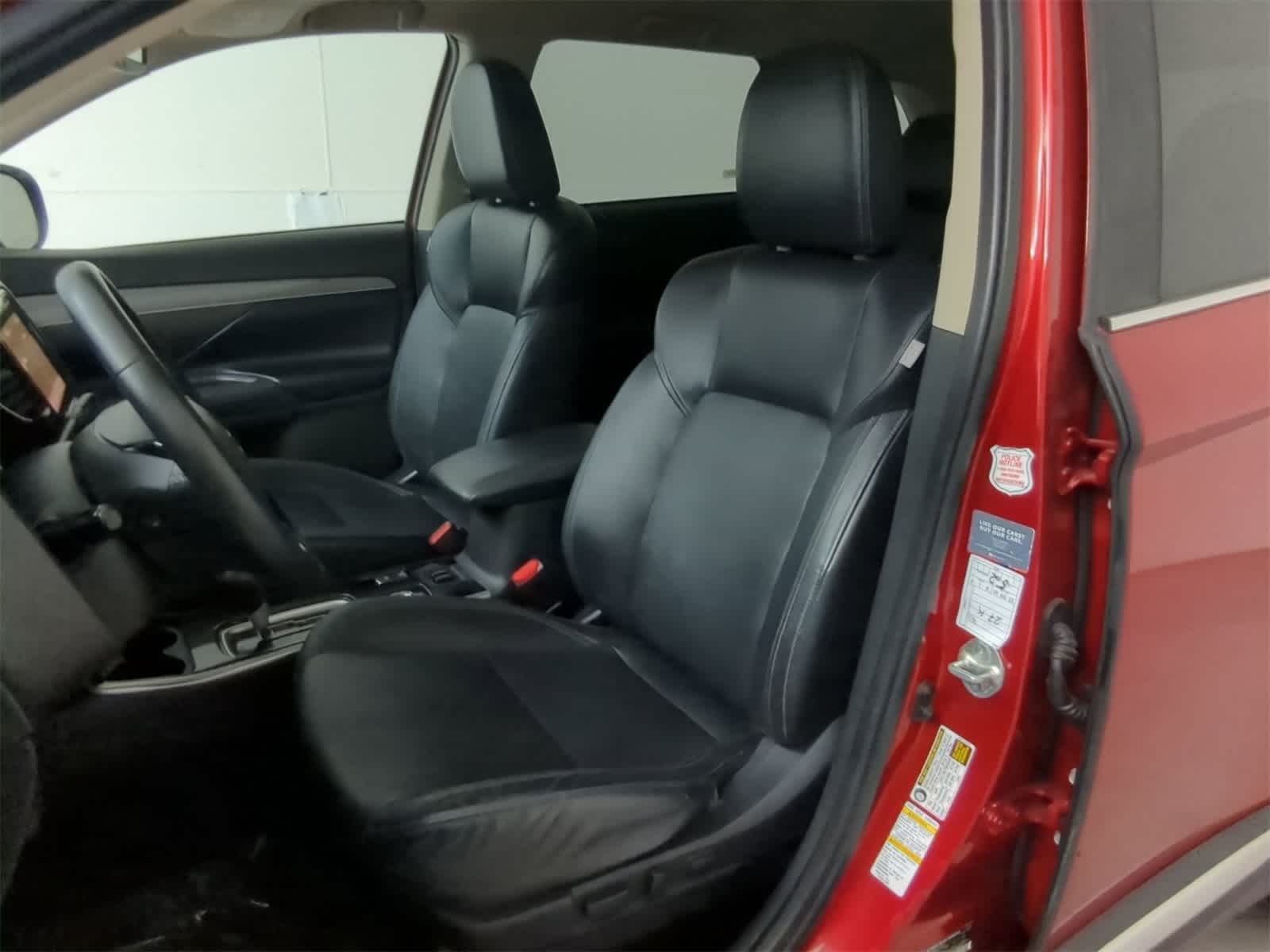Thumbnail: 2020 Mitsubishi Outlander - 16