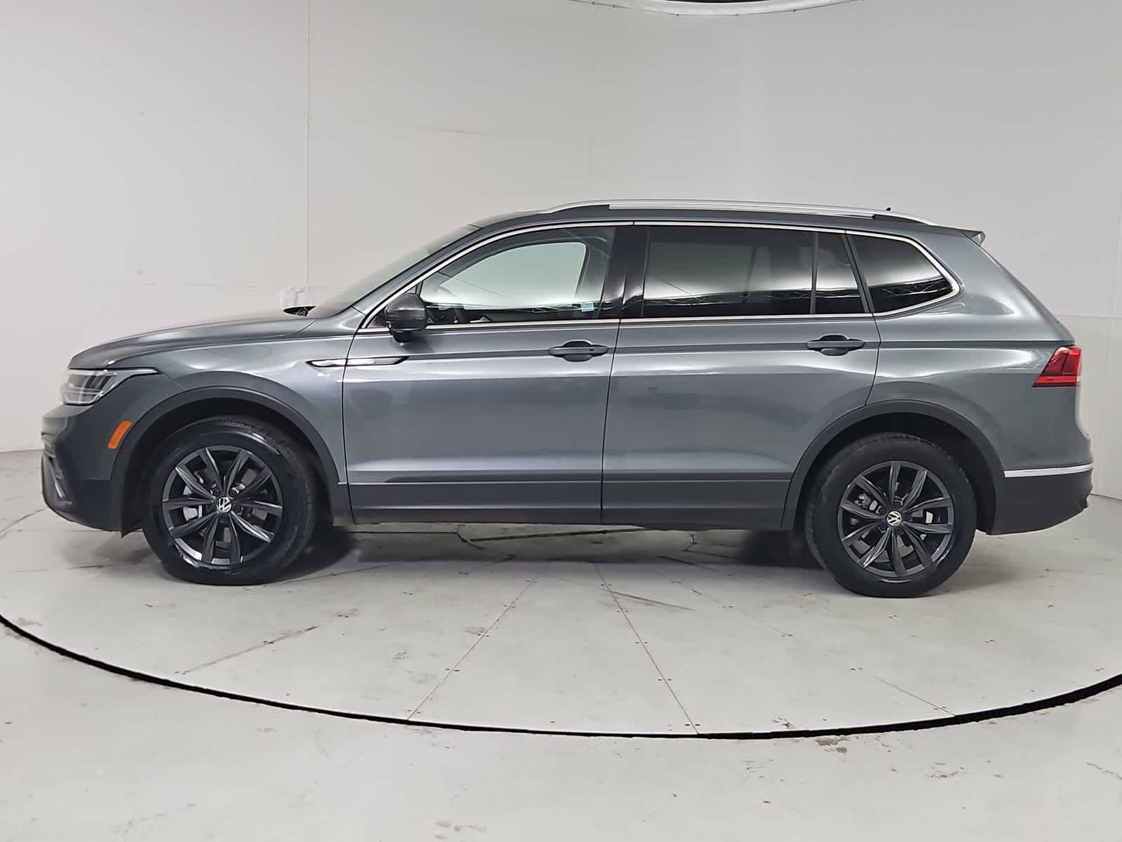 Thumbnail: 2022 Volkswagen Tiguan - 3