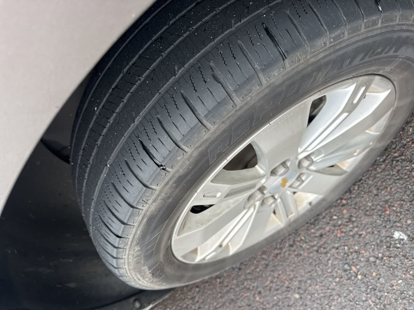 Thumbnail: 2010 Chevrolet Equinox - 6